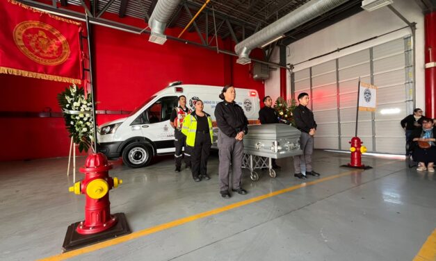 Rinden homenaje póstumo al Teniente Víctor Vázquez Pedraza en la Estación Central de Bomberos