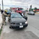 Atienden choque con persona lesionada en Paseo de la Victoria