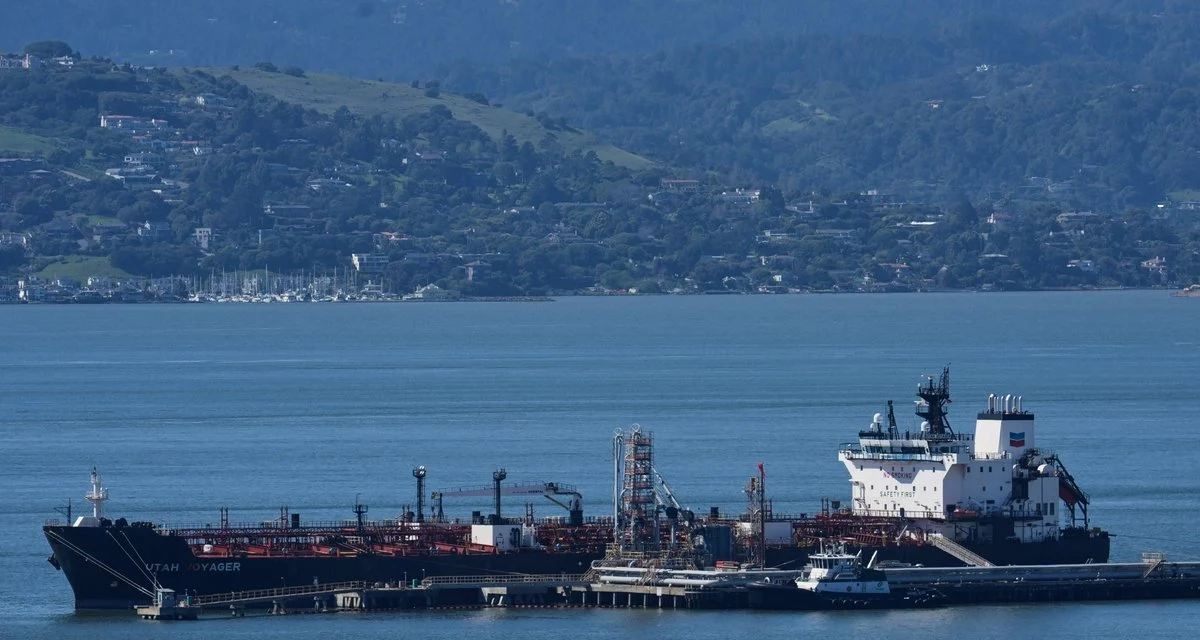 Escalada entre Estados Unidos, Israel e Irán dispara volatilidad global; petróleo y dólar al alza, bolsas retroceden