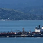 Escalada entre Estados Unidos, Israel e Irán dispara volatilidad global; petróleo y dólar al alza, bolsas retroceden