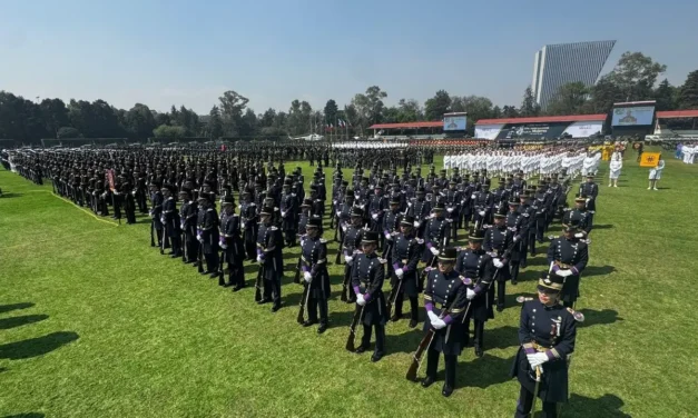 Sheinbaum reconoce a mujeres de las Fuerzas Armadas en ceremonia por el 8M