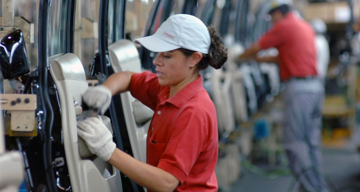 Publican reforma constitucional para reducir jornada laboral a 40 horas semanales