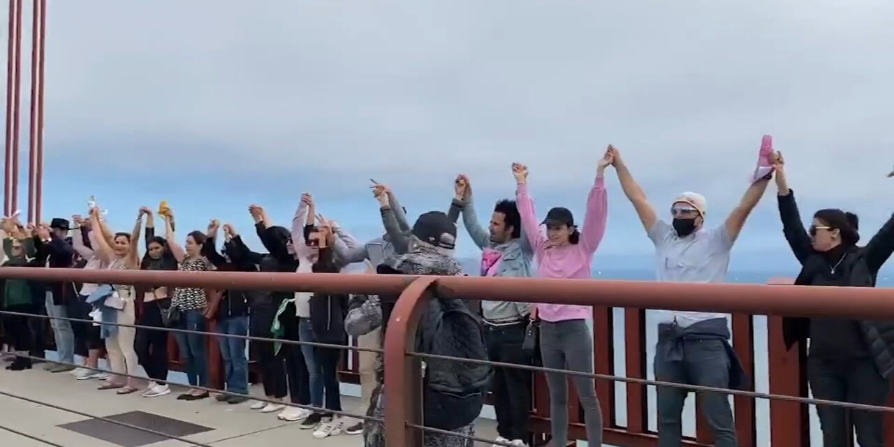 Iraníes forman cadenas humanas para proteger infraestructura ante posible escalada militar