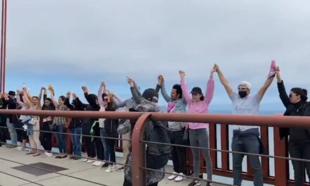 Iraníes forman cadenas humanas para proteger infraestructura ante posible escalada militar