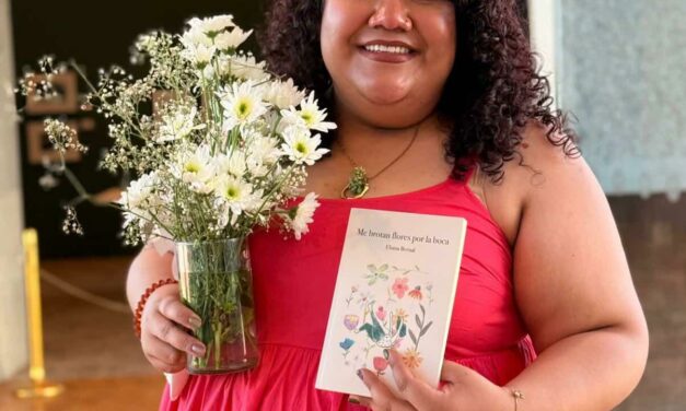 Invitan a la presentación del libro “Me brotan flores por la boca”, de la autora juarense Eliana Bernal