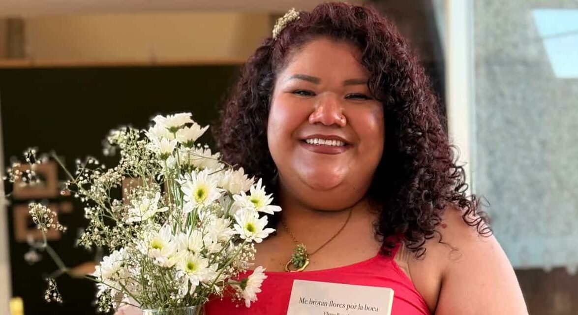 Invitan a la presentación del libro “Me brotan flores por la boca”, de la autora juarense Eliana Bernal