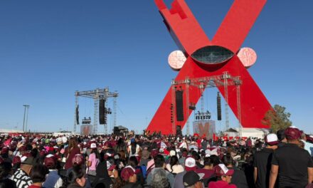 Miles se congregan en Plaza de la Mexicanidad para arranque de “Los Compas de la X Cruz”