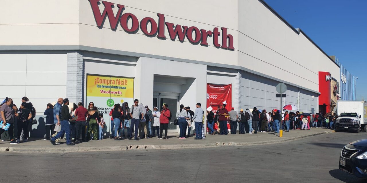 Cientos hacen fila en Feria del Empleo de Canaco en Plaza Sendero Las Torres