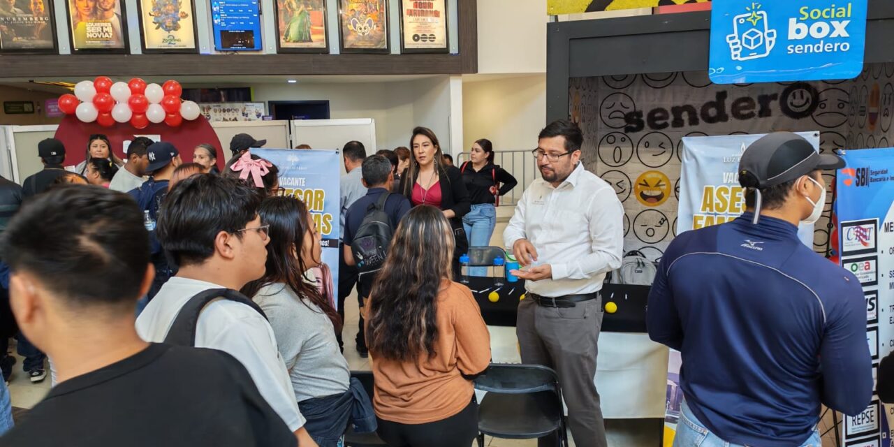 Cientos hacen fila en Feria del Empleo de Canaco en Plaza Sendero Las Torres