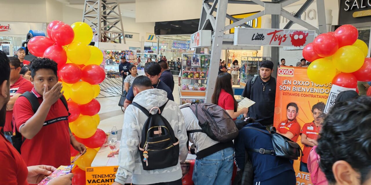 Cientos hacen fila en Feria del Empleo de Canaco en Plaza Sendero Las Torres