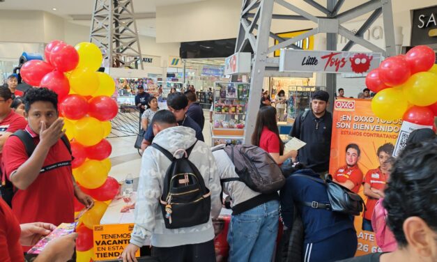 Cientos hacen fila en Feria del Empleo de Canaco en Plaza Sendero Las Torres