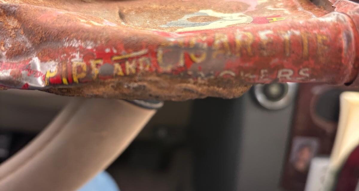 Encuentran mensaje oculto de hace 85 años en iglesia de Fabens durante remodelación