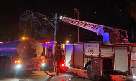 Atienden bomberos incendio en parque recreativo “Las Anitas”; no hubo personas lesionadas