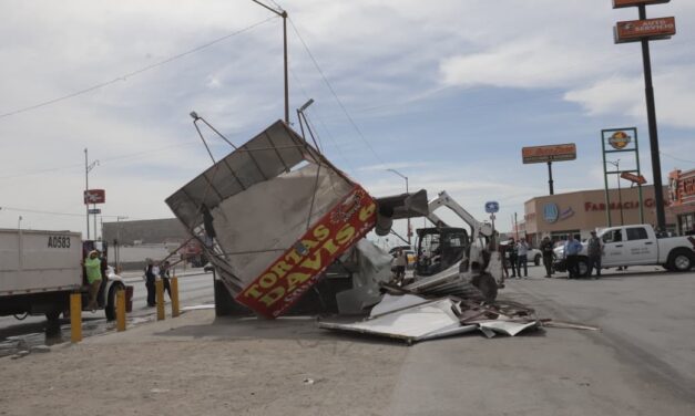 Retira Municipio puesto instalado sobre la vía pública