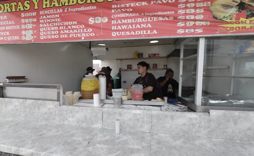 Retira Municipio puesto instalado sobre la vía pública