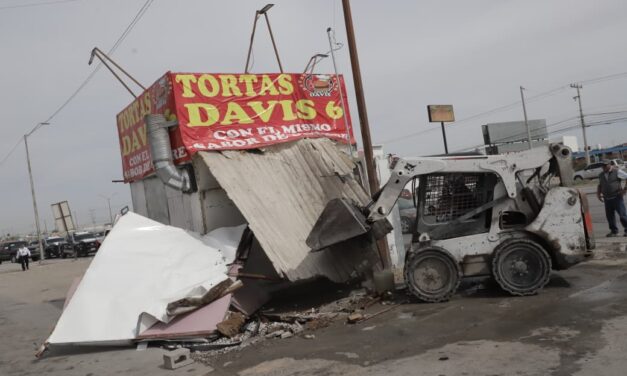Retira Municipio puesto instalado sobre la vía pública