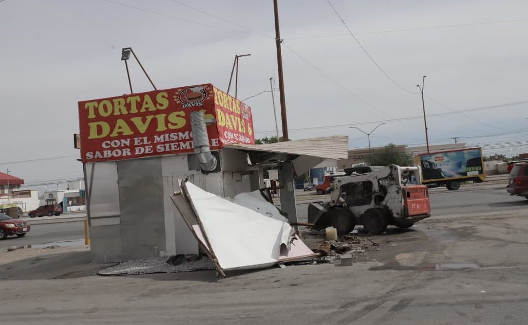 Retira Municipio puesto instalado sobre la vía pública