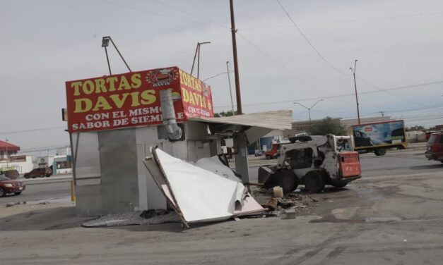 Retira Municipio puesto instalado sobre la vía pública