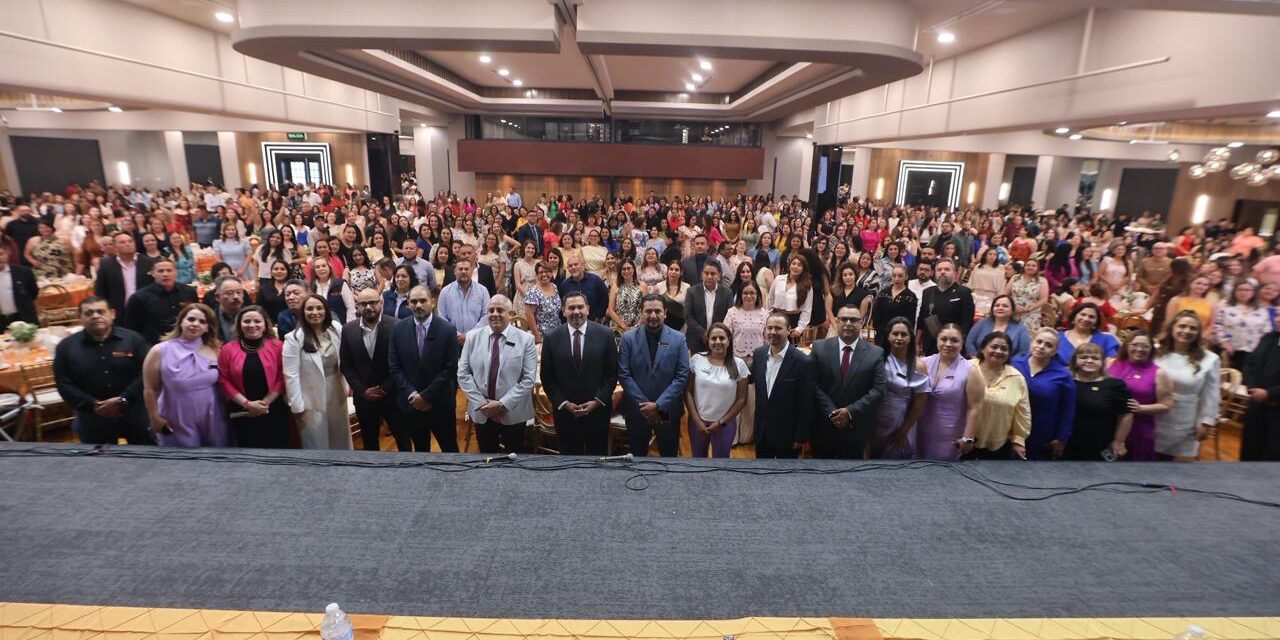 Reconoce Alcalde el trabajo de las educadores en su día