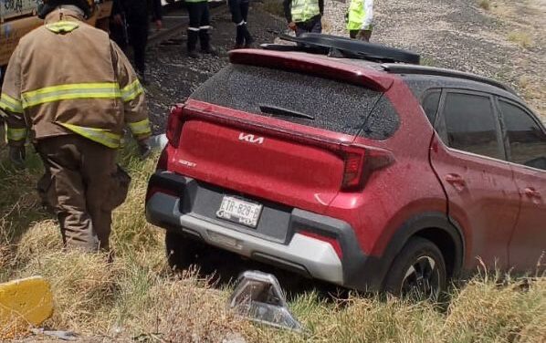 Choque con tren deja una persona lesionada en el Eje Vial Juan Gabriel