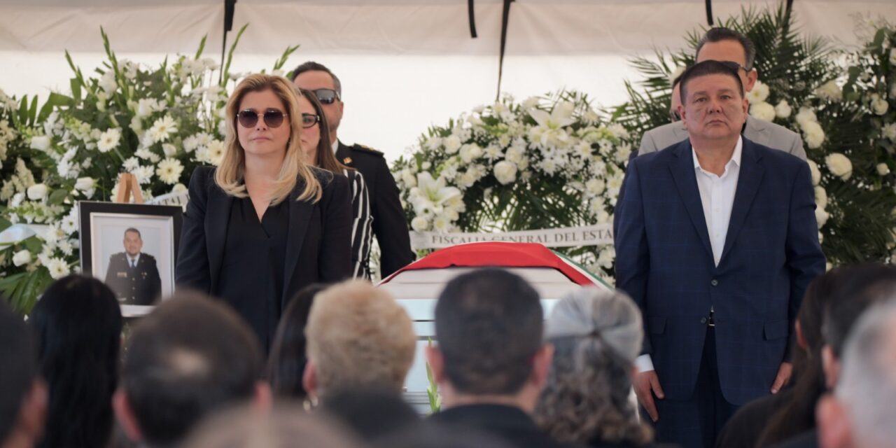 Maru Campos encabeza homenaje póstumo a elementos de la Agencia Estatal de Investigación