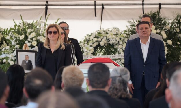 Maru Campos encabeza homenaje póstumo a elementos de la Agencia Estatal de Investigación