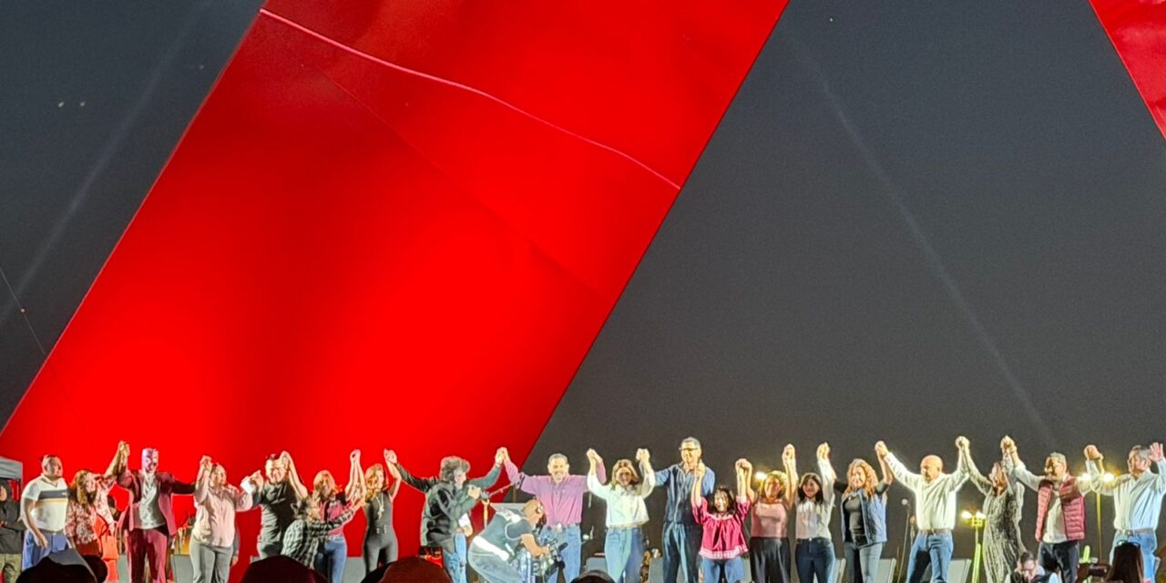 Ante miles en la Plaza de la Mexicanidad, Cruz Pérez Cuéllar anuncia su intención de competir por liderazgo estatal