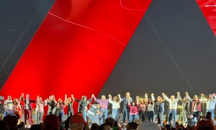 Ante miles en la Plaza de la Mexicanidad, Cruz Pérez Cuéllar anuncia su intención de competir por liderazgo estatal