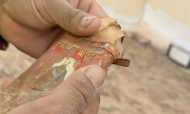 Encuentran mensaje oculto de hace 85 años en iglesia de Fabens durante remodelación