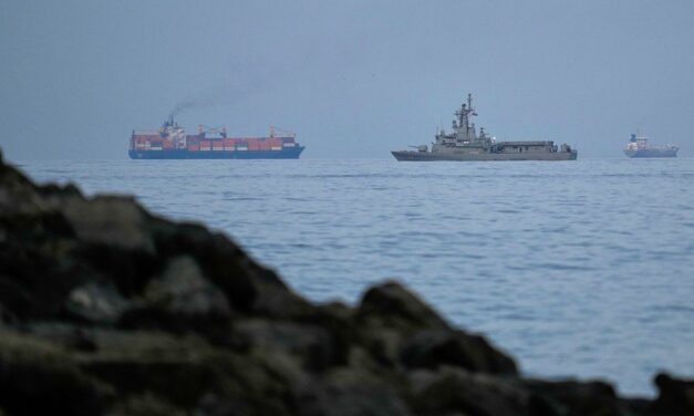 Irán reabre parcialmente el Estrecho de Ormuz bajo estrictas condiciones