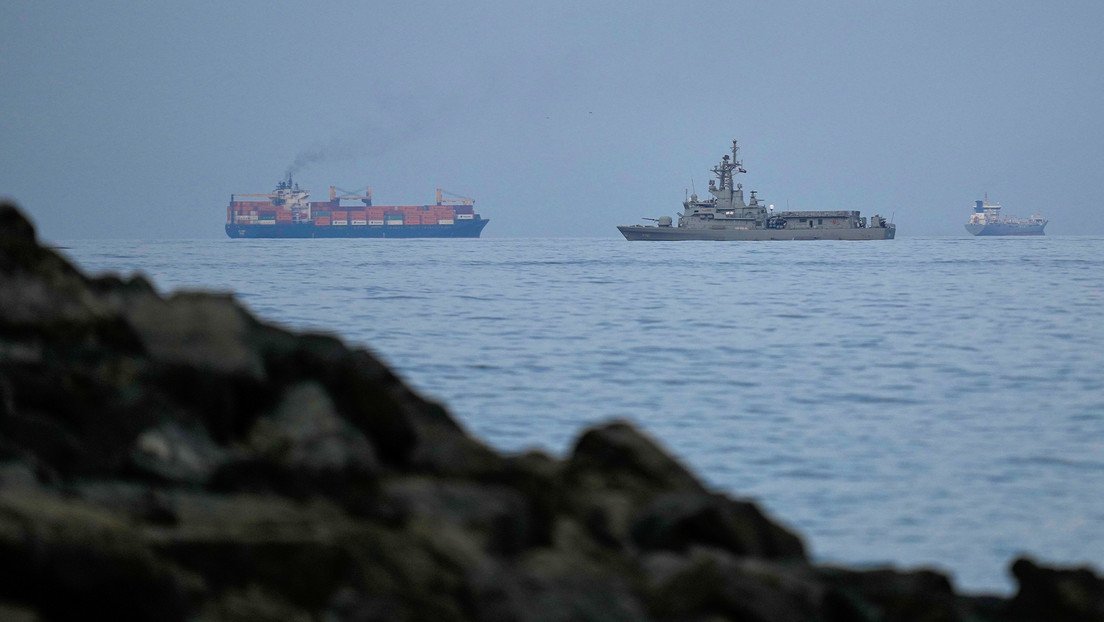 Irán reabre parcialmente el Estrecho de Ormuz bajo estrictas condiciones