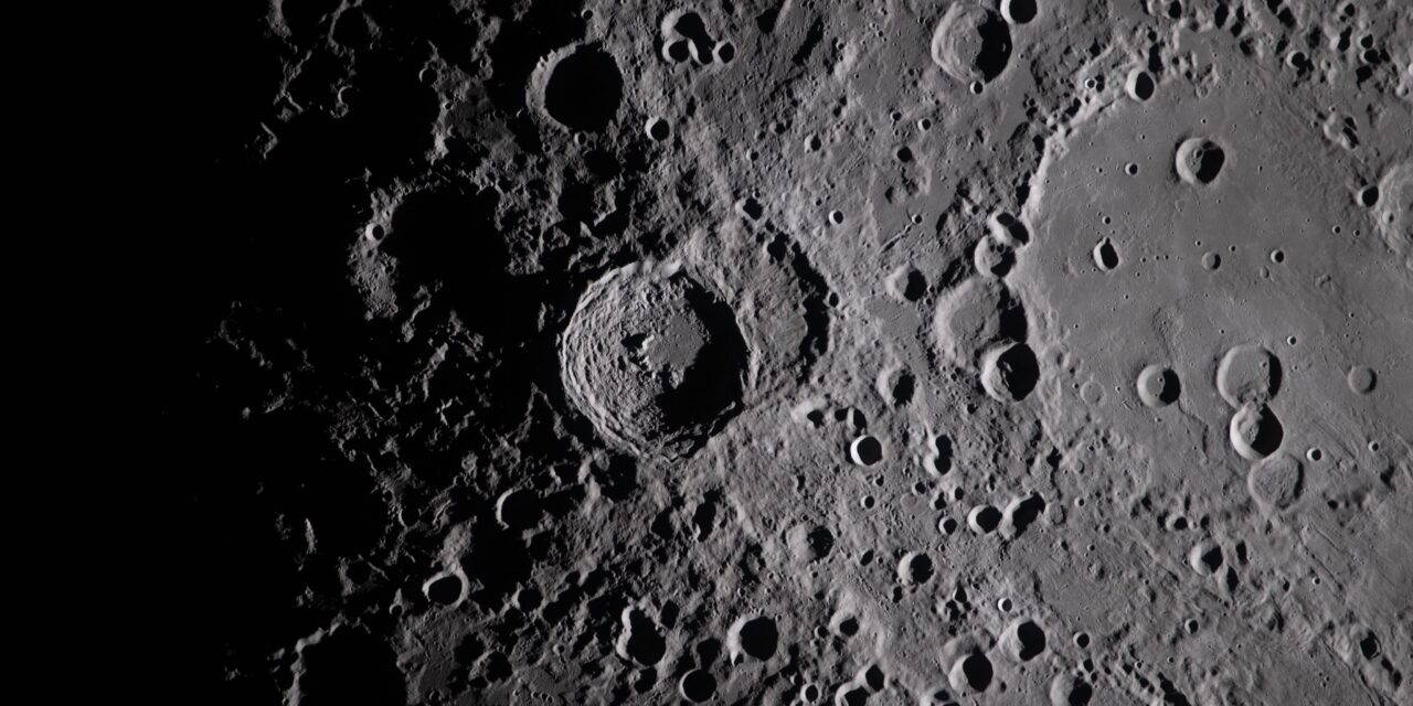 NASA publica impresionantes imágenes de la Luna captadas por Artemis II