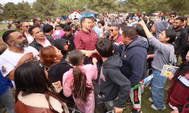 Convive alcalde con familias juarenses en el tradicional Domingo de Pascua en El Chamizal