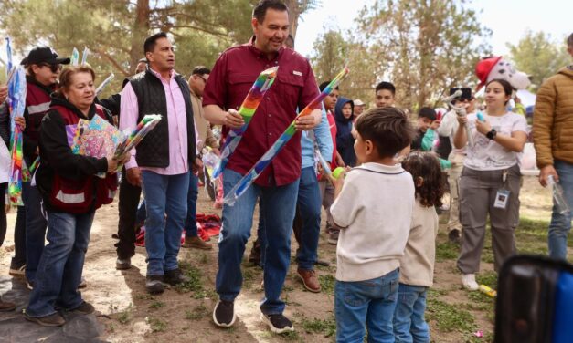 Convive alcalde con familias juarenses en el tradicional Domingo de Pascua en El Chamizal
