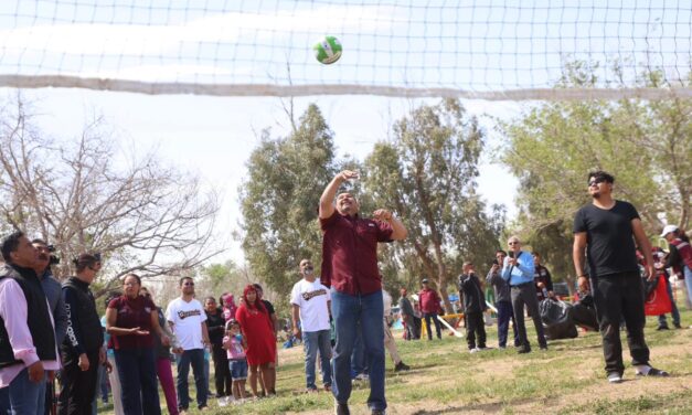 Convive alcalde con familias juarenses en el tradicional Domingo de Pascua en El Chamizal
