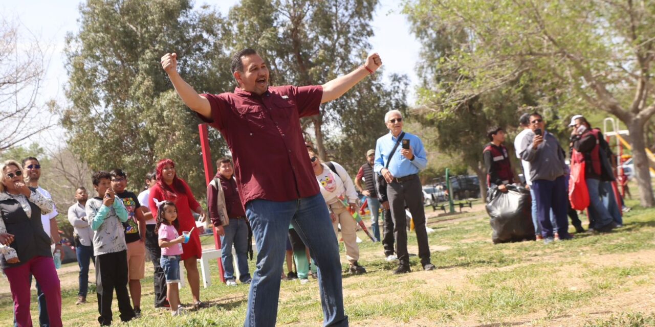 Convive alcalde con familias juarenses en el tradicional Domingo de Pascua en El Chamizal