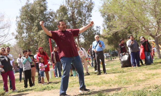 Convive alcalde con familias juarenses en el tradicional Domingo de Pascua en El Chamizal