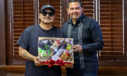 Aczino se reúne con el Presidente Cruz Pérez Cuéllar; respalda evento de freestyle en Juárez