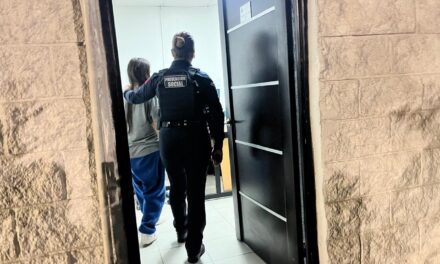 Localizan a menor con reporte de extravío en el Centro; detienen a joven por resistencia a la autoridad