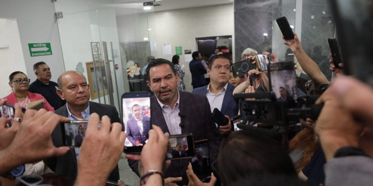 Cruz Pérez Cuéllar exige comparecer ante el Congreso y acusa “mentiras” de la oposición