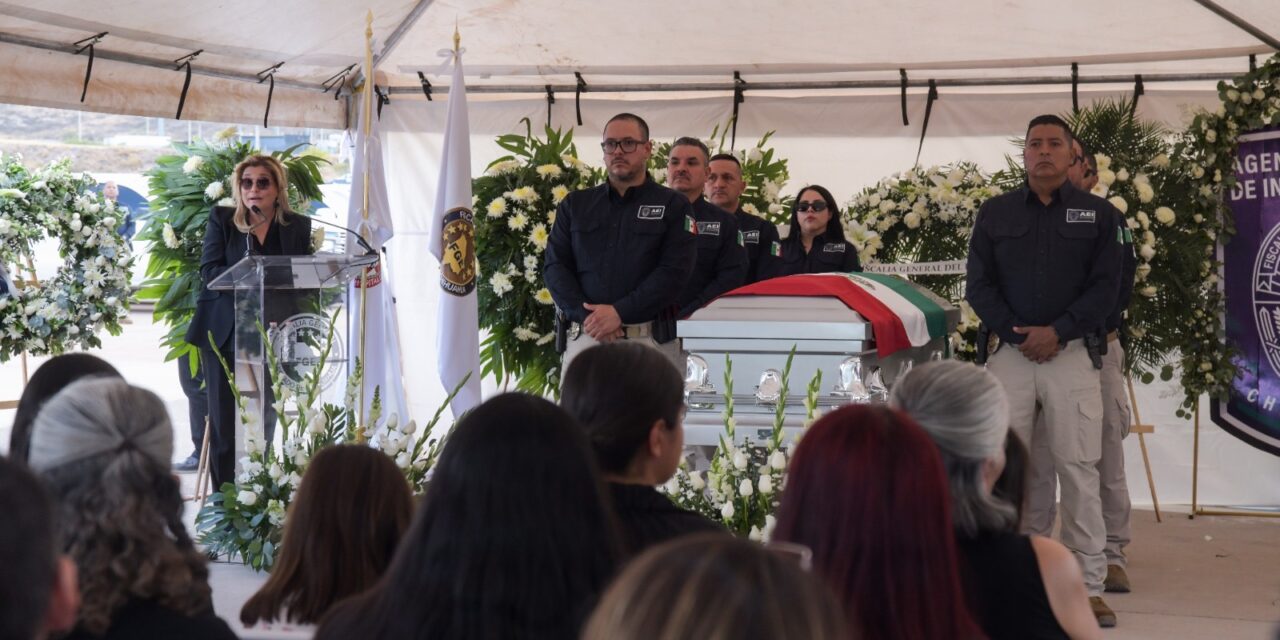 Maru Campos encabeza homenaje póstumo a elementos de la Agencia Estatal de Investigación