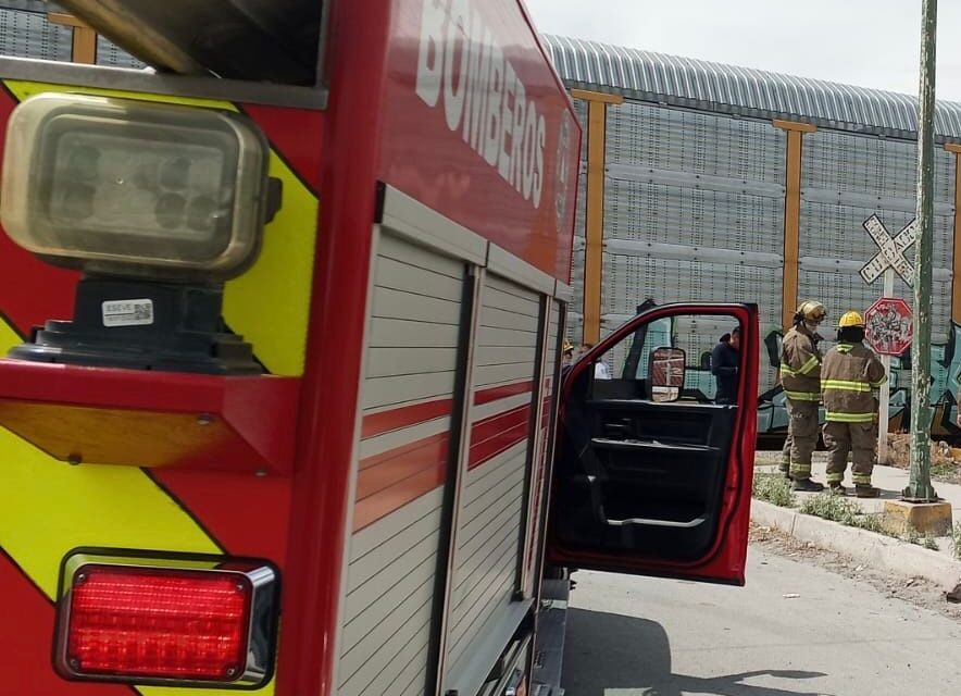 Choque con tren deja una persona lesionada en el Eje Vial Juan Gabriel