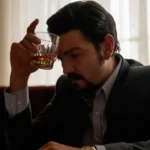 Diego Luna gana batalla contra marca de whisky por uso indebido de su imagen