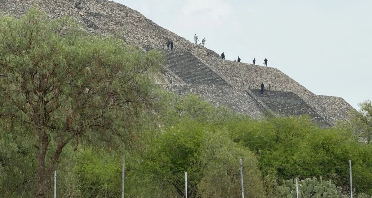 Disparos en Teotihuacán desatan miedo entre turistas; 15 personas cayeron de pirámide al huir