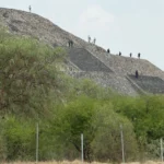 Disparos en Teotihuacán desatan miedo entre turistas; 15 personas cayeron de pirámide al huir