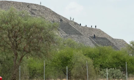 Disparos en Teotihuacán desatan miedo entre turistas; 15 personas cayeron de pirámide al huir