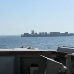 EE. UU. ataca buque iraní cerca del estrecho de Ormuz; Irán advierte represalias