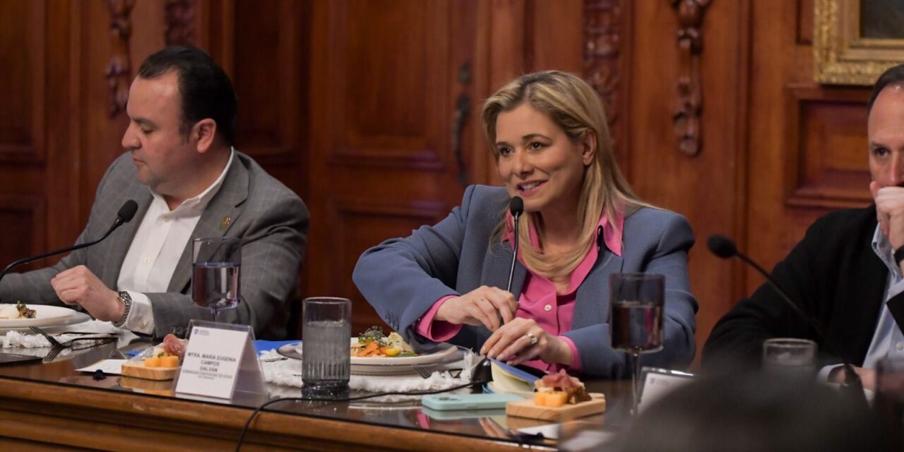 Maru Campos recibe en Palacio de Gobierno a diputados del Congreso del Estado