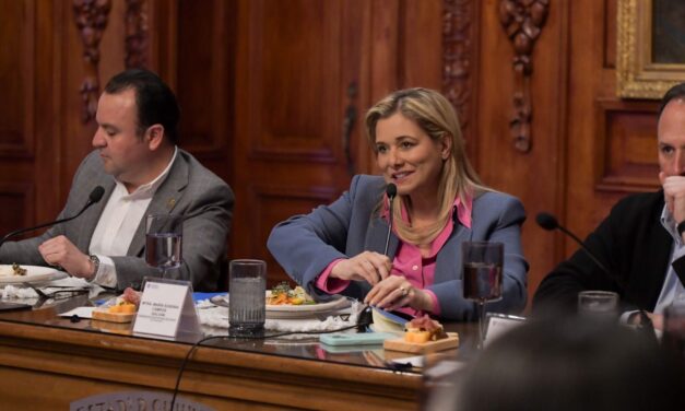 Maru Campos recibe en Palacio de Gobierno a diputados del Congreso del Estado