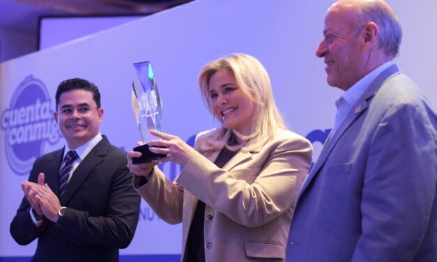 Sociedad civil reconoce a Maru Campos por NutriChihuahua